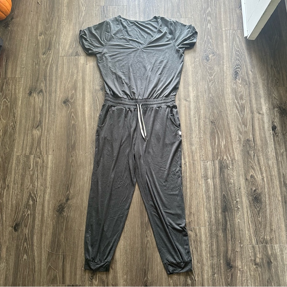 VUORI All Day Romper Jumpsuit V Neck Loungewear Women’s Size XL Charcoal Gray
